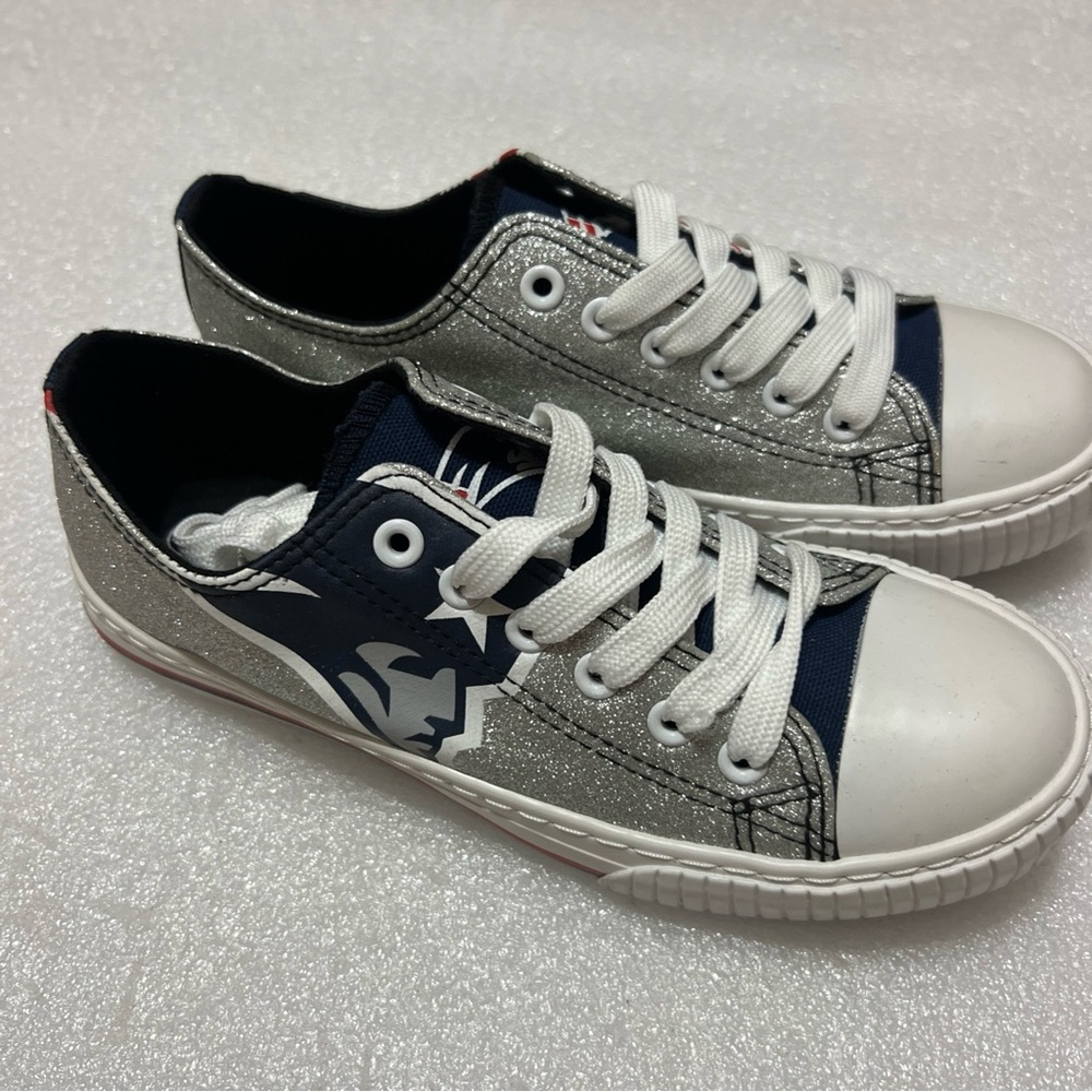 New England Patriots Team Logo Low-Top Canvas Shoes Womens Size 6 NFL By FOCO